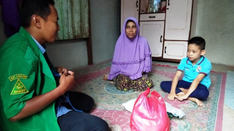 Ansor Melawi Kalbar dan LAZISNU Bagikan Sembako Lebaran untuk Yatim