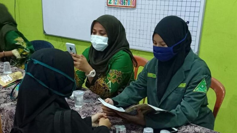 Posko PPDB IPNU-IPPNU Surabaya Disambut Antusias Warga 