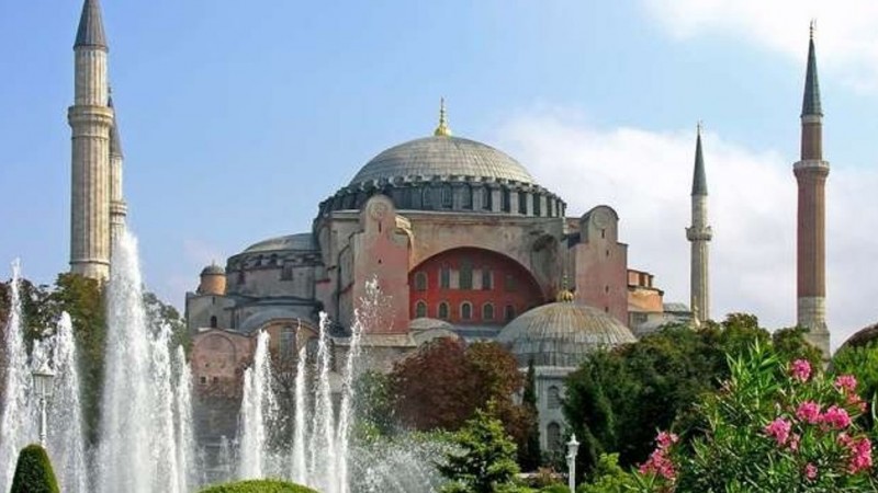Hagia Sophia dalam Sejarah: dari Gereja, Masjid, Museum, dan Kembali Masjid