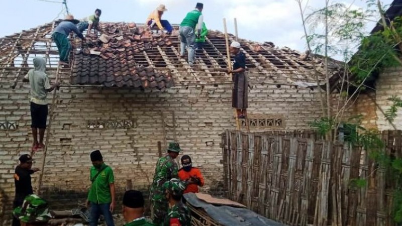 Ikhtiar LAZISNU Pragaan Sumenep Rehab Rumah Dhuafa di Tiap Desa
