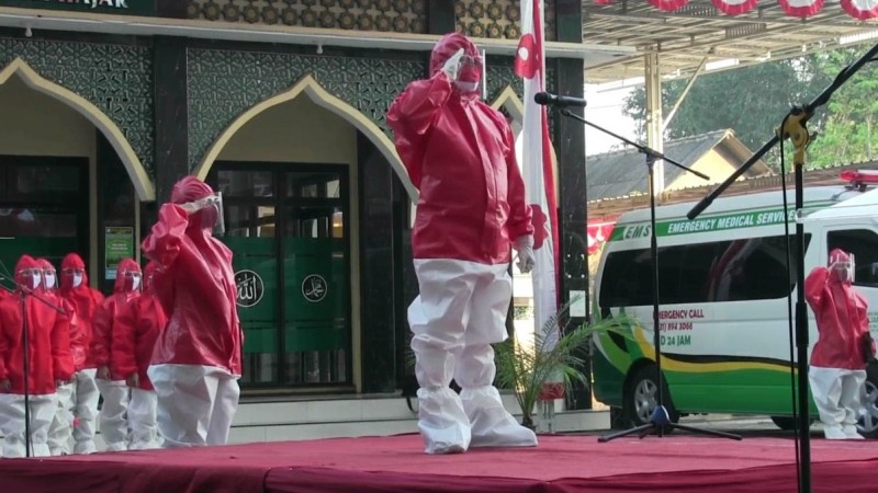 Upacara Kemerdekaan di RSI Siti Hajar Gunakan APD Lengkap
