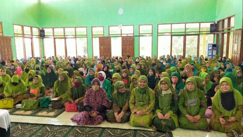 Ratusan Muslimat NU Kecamatan Pacet Ikuti Pengajian Rutin Tiap Bulan