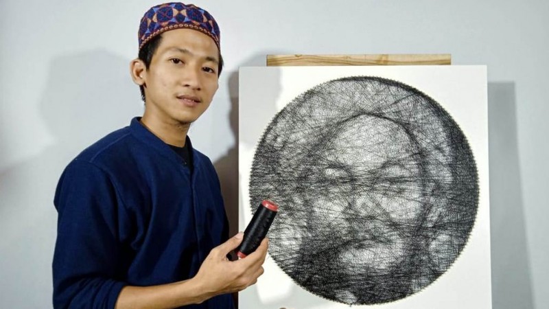Santri Produksi String Art Mbah Hasyim, Hasil Penjualan untuk Bantu Pembangunan Madrasah