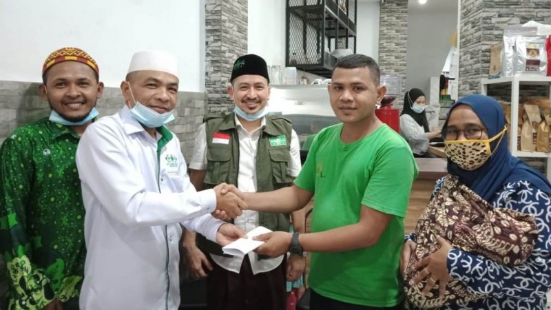 LAZISNU Aceh Serahkan Bantuan untuk Balita Penderita Bocor Jantung