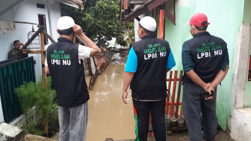 LPBINU Banten Dirikan Posko dan Bagikan Logistik untuk Warga Terdampak Banjir