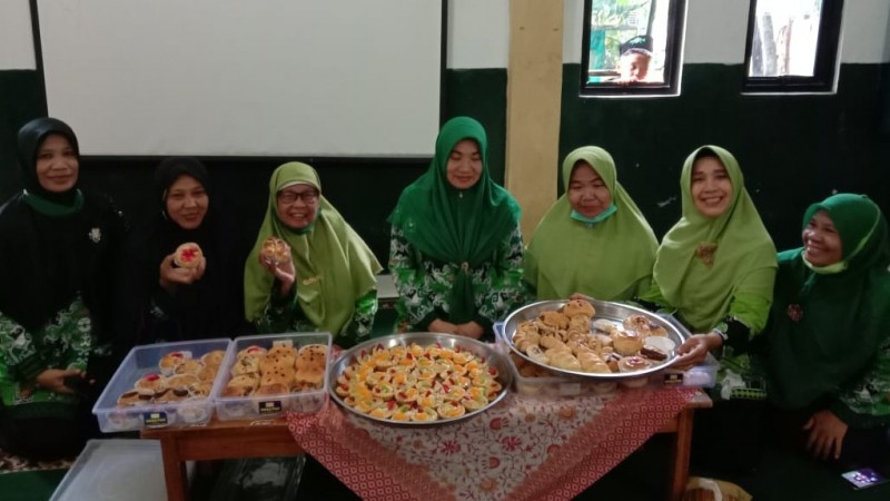 Muslimat NU Pringsewu Gelar Pelatihan Pembuatan Aneka Kue Basah