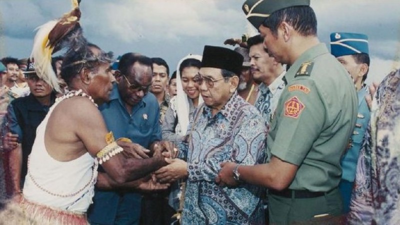 Saat Sejumlah Warga Papua Mengadu kepada Gus Dur di Kantor PBNU