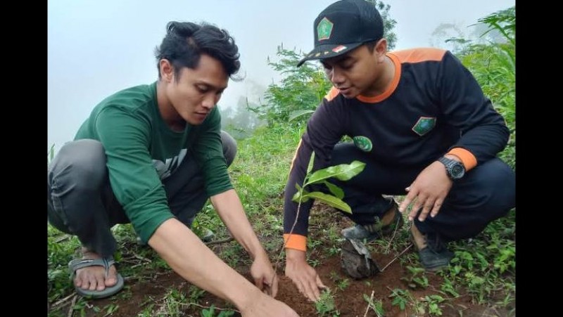 Hari Pertama 2021 Pelajar Nu Pasuruan Tanam Pohon Bersama Nu Online