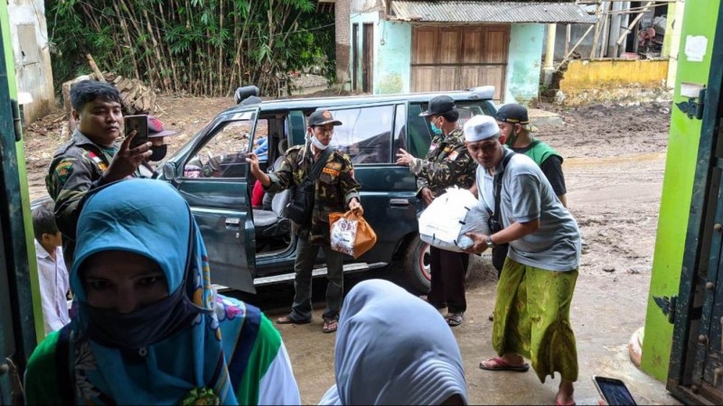 MWCNU Jenggawah dan Muslimat NU Jember Sumbang Pesantren Korban Banjir