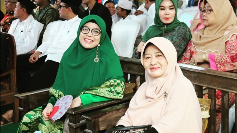 Ummi Sari: Pengasuh Pondok Pesantren YAPINK Bekasi, Kader Muslimat NU, Aktivis Sosial Keagamaan