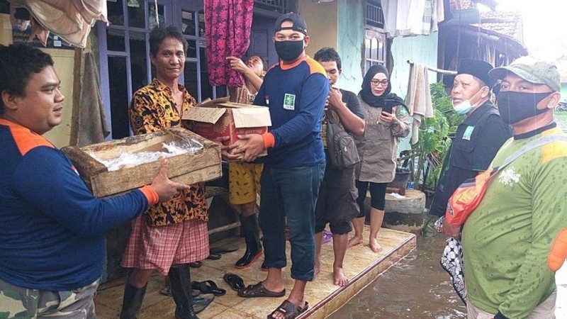 NU Kota Pekalongan Salurkan Ratusan Paket Sembako ke Warga Terdampak Banjir
