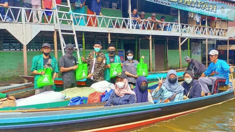Banser Seruyan Tempuh Ratusan Kilometer Bantu Korban Banjir Kalsel