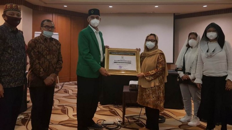 Keluarga Gus Dur Terima Penghargaan dari Universitas Malikussaleh Aceh