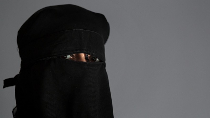 Referendum Swiss Setuju Larang Burka di Tempat Umum