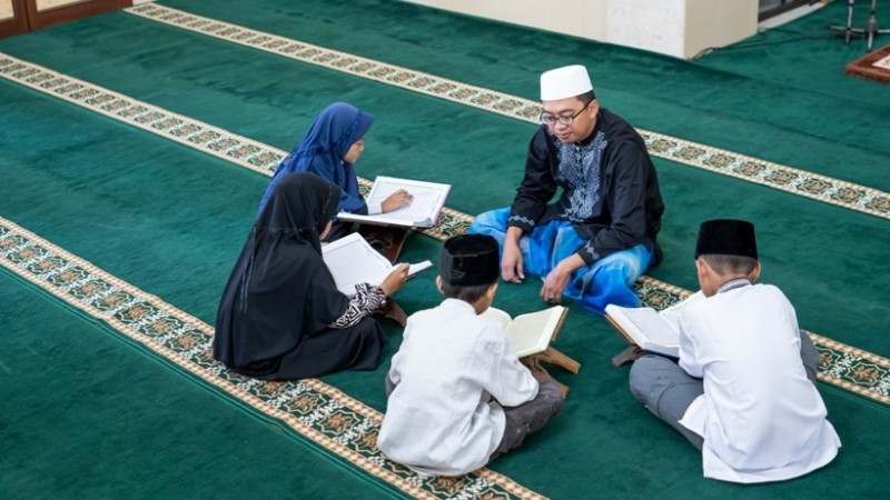 Hukum Membaca Al-Qur’an secara Berjamaah