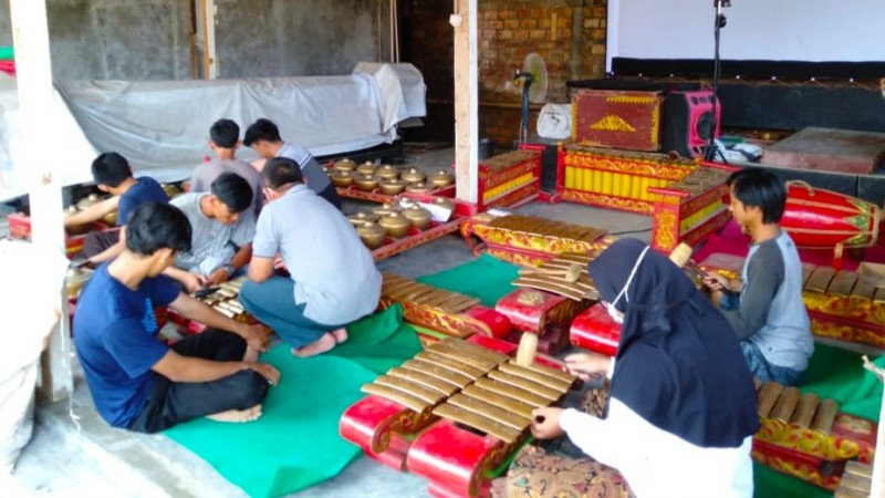 Pelajar NU Way Kanan Lampung Lestarikan Budaya Karawitan