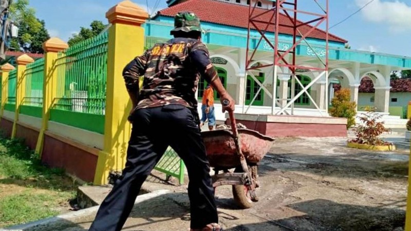 Banser Bergerilya Bersihkan Masjid se-Kabupaten Pamekasan