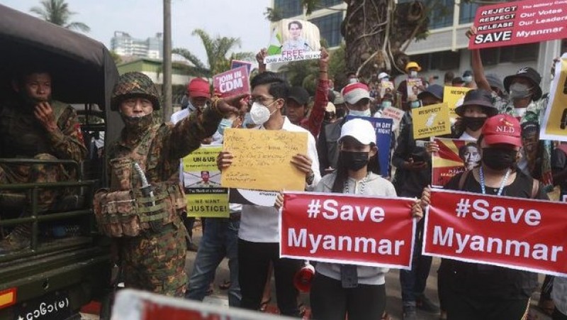 Ribuan Warga Lari dari Militer Myanmar, Ratusan Sudah Capai Perbatasan Thailand