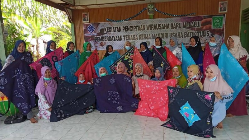 Gali Potensi Warga, Fatayat NU Bengkulu Tengah Ciptakan Batik Panca Mukti