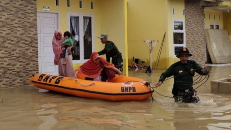 Ansor Pekanbaru Evakuasi Warga Terdampak Banjir