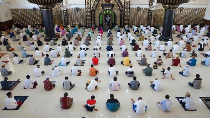Shalat Idul Fitri 1442 H di Masjid atau Lapangan? Perhatikan Hal Berikut Ini