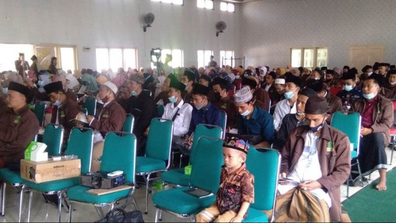 Para Penghafal Al-Qur’an Kabupaten Cirebon Dapat Ijazah Tahfidz dari KH Ahsin Sakho Muhammad