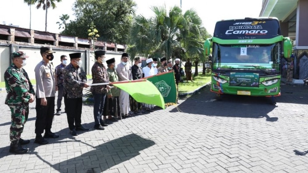 Bupati Bangkalan Lepas Keberangkatan Calon Santri Pesantren Sukorejo Nu Online Jatim