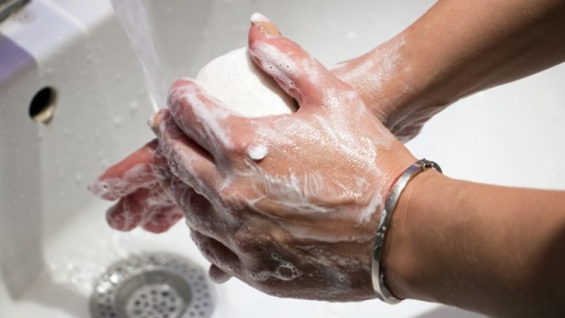 Ibadah Shalat dan Pemakaian Hand Sanitizer