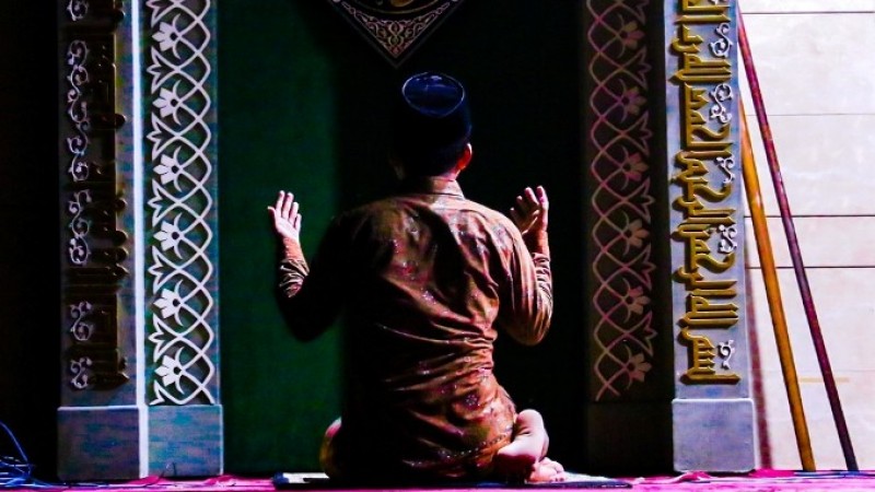 Imam Al-Ghazali: Berdoa Bukan Berarti Tak Rela dengan Takdir
