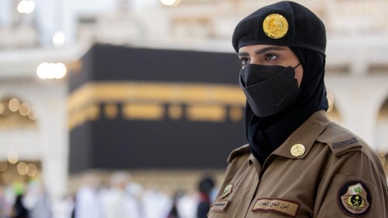 Fenomena Haji 2021: Hadirnya Polisi Wanita dan Jamaah Perempuan Tanpa Mahram