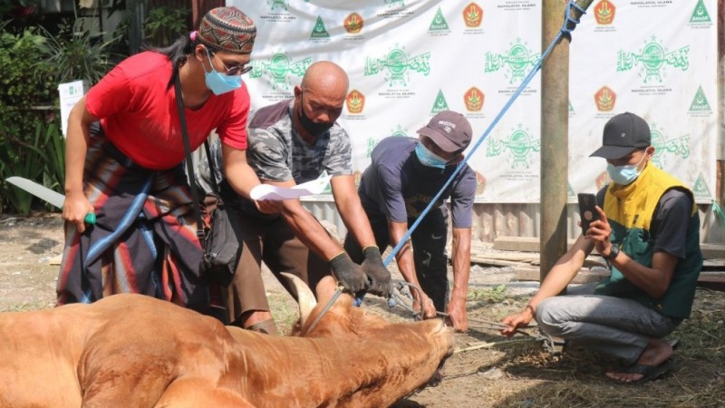KH Ramdan Fawzi, Ajengan Gondrong Penyembelih Hewan Kurban di PWNU Jawa Barat