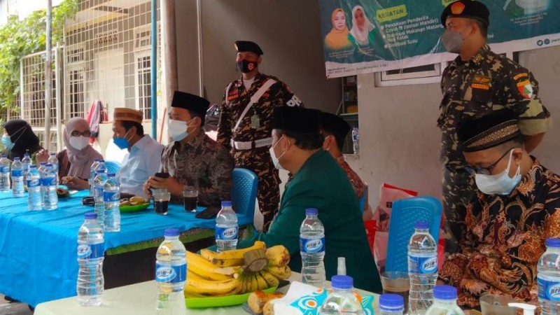 PWNU DKI Jakarta Berbagi Makanan untuk Pasien Isoman Covid-19