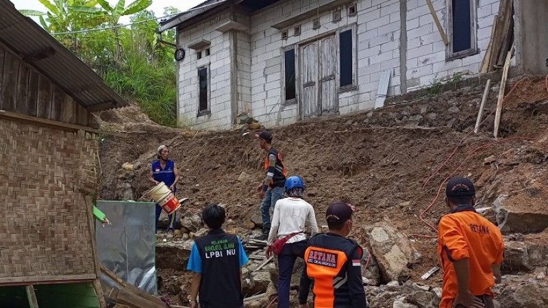 LPBI NU Cianjur Respons Cepat Bantu Korban Bencana Longsor di Dua Tempat Berbeda