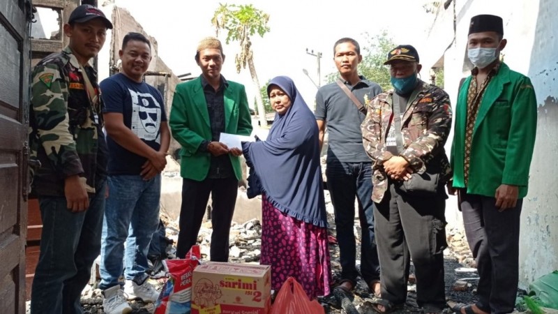 Ansor Pekanbaru Bantu Korban Kebakaran di Sungai Sibam Riau