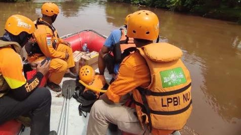 Lima Hari Tim LPBINU Pasuruan Bantu Pencarian Warga Hanyut di Sungai