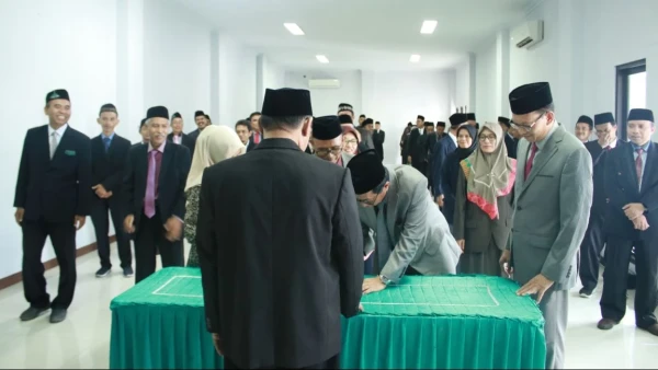 Dilantik, Berikut Daftar Pimpinan Fakultas Syariah UIN KHAS Jember 2023 ...