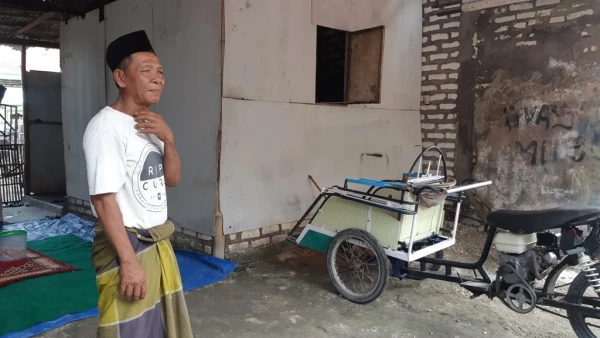Nabung Bareng Istri, Pengayuh Becak di Sampang Terpaksa Bakal Berangkat Haji Sendiri
