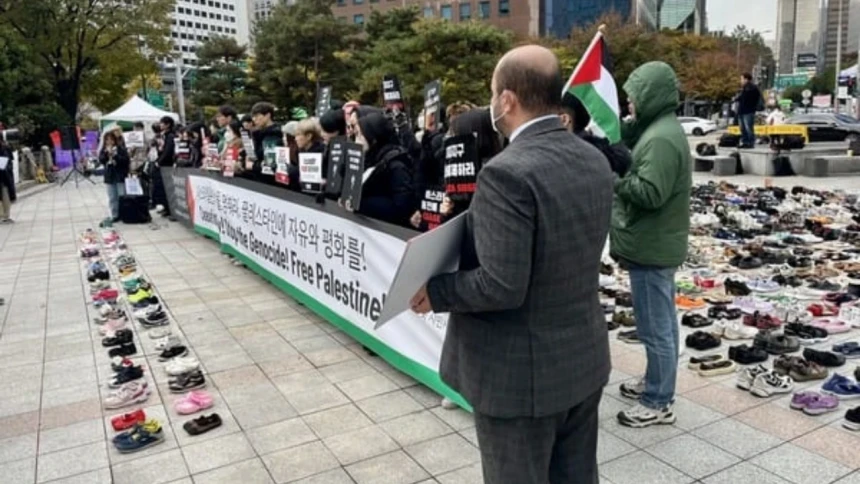 Warga Korea Selatan Gelar Aksi 2.000 Pasang Sepatu untuk Palestina