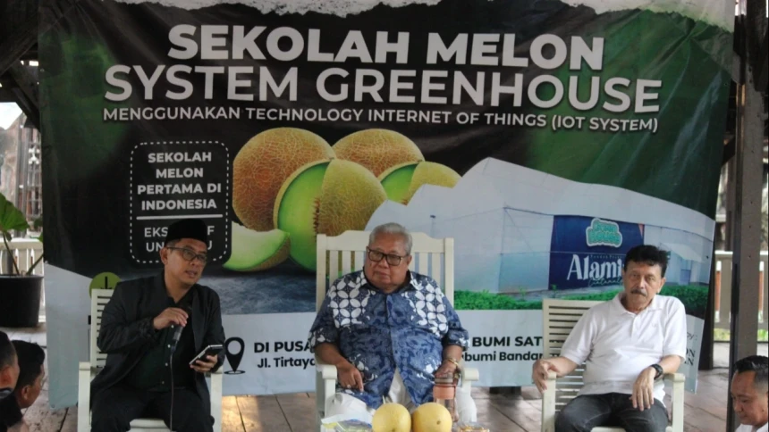 Sekolah Melon Berbasis Greenhouse: Wujud Integrasi Teknologi dalam Sistem Pendidikan Pesantren