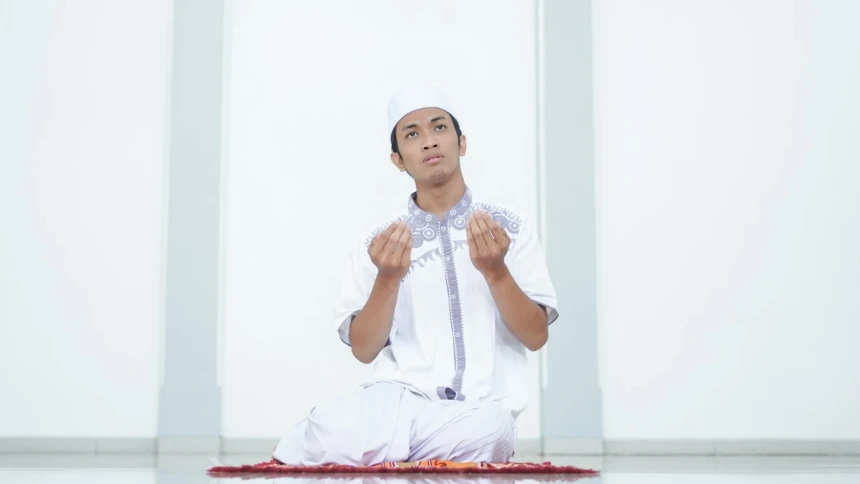 Khutbah Jumat: 4 Hal yang Menghalangi Terkabulnya Doa Seorang Muslim
