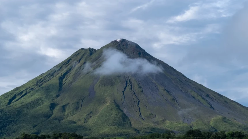 Surat Al-Ghasyiyah Ayat 19: Mengapa Kita Diminta Memperhatikan Gunung?