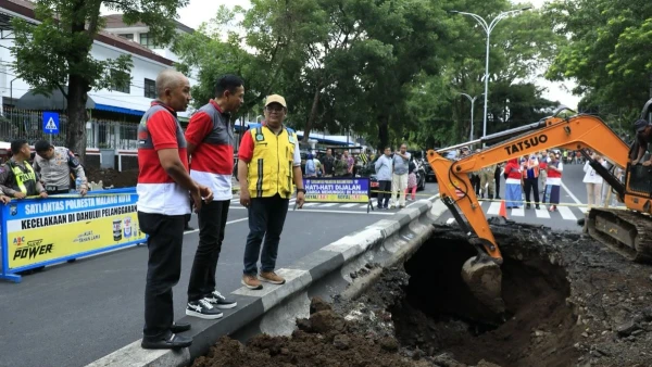 Tinjau Aspal Ambles Di Jalan Bandung Pj Wali Kota Malang Target