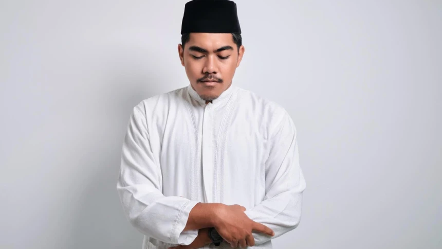 Tidak Bisa Menundukkan Kepala Saat Rukuk karena Operasi, Bagaimana Cara Shalatnya?