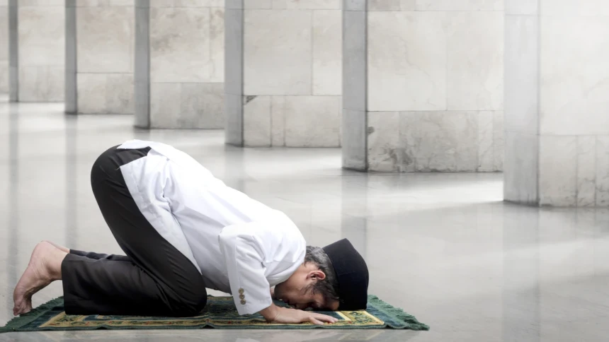 Bacaan Shalat Cukup dalam Hati atau Harus Dilafalkan? Ini Penjelasan Ulama Fiqih
