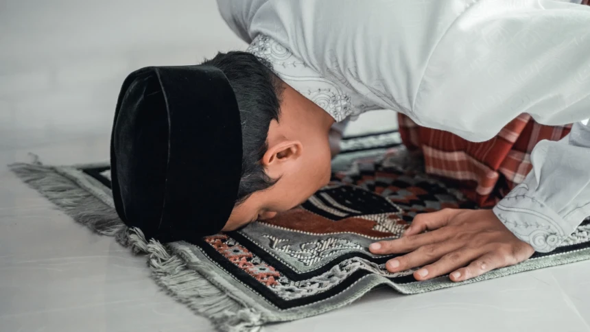 Benarkah Shalat Orang yang Menonton Video Dewasa Tak Diterima 40 Hari?