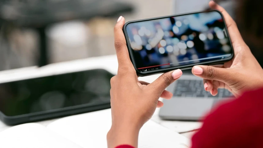 Hukum Sengaja Menonton Video Perempuan Berpakaian Terbuka