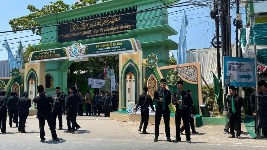 Ratusan Pasukan Inti Pagar Nusa Jaga Ketat di Area Registrasi dan Pembukaan Muktamar