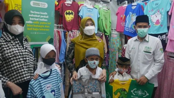 Saat 100 Anak Yatim Belanja Baju Lebaran Bersama LAZISNU Jatim