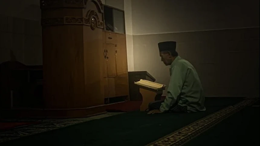 Begini Adab Mendengarkan Al-Quran