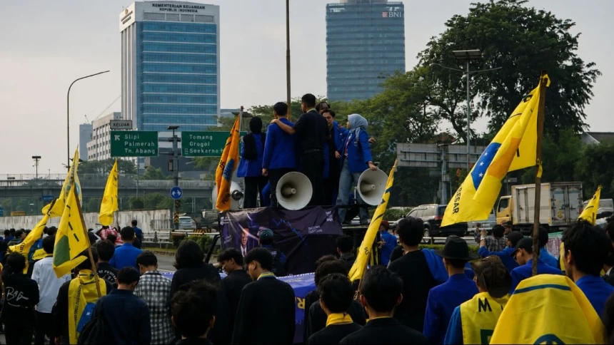 Sejumlah Aktivis dan Aparat Terluka, PB PMII Desak Evaluasi Pengamanan Aksi 22 Juni 2026 di Gedung DPR RI